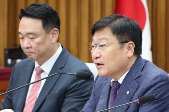 발언하는 정점식 원내대표