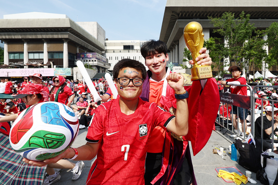 을지로 치킨집 사장 "한-멕시코전 새벽부터 튀겨…넥타이 직장인 초만원"