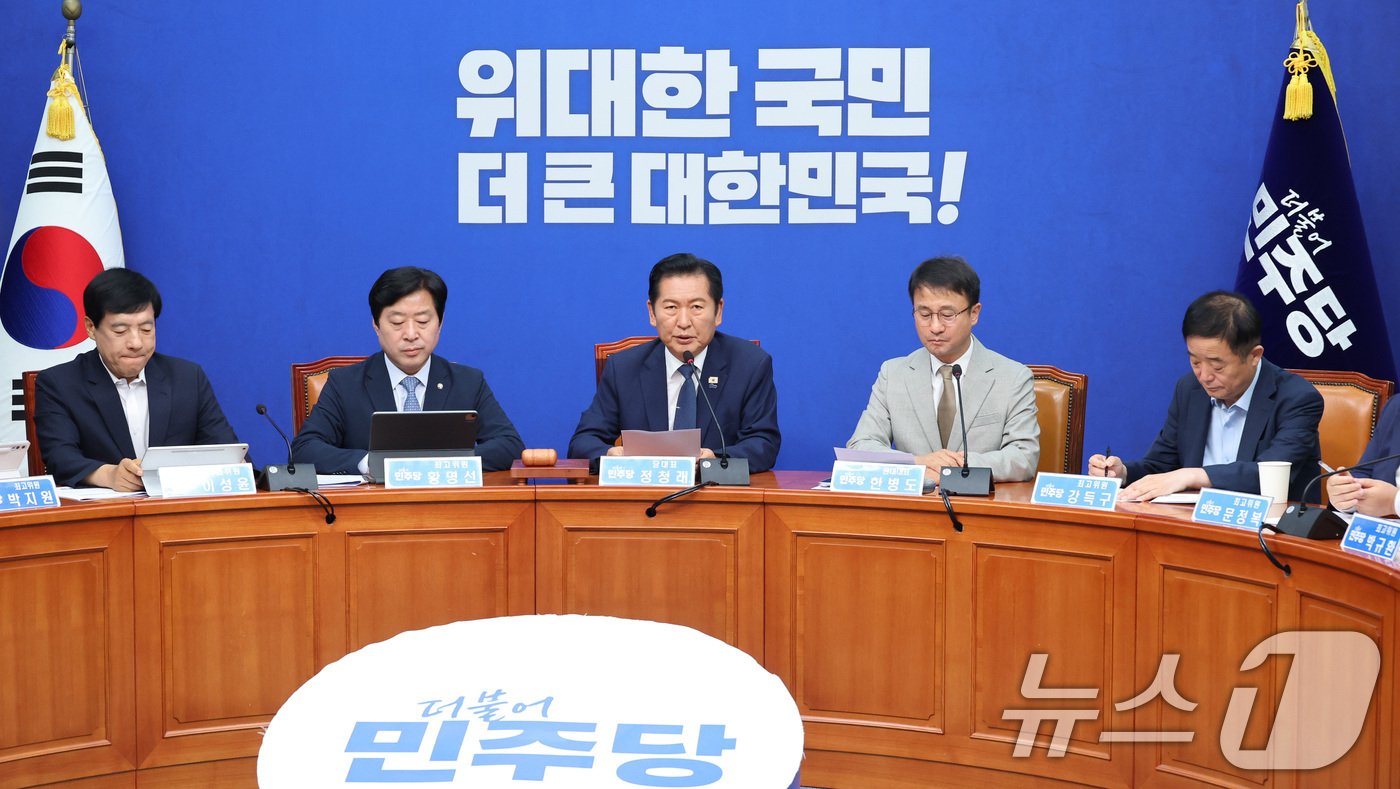 (서울=뉴스1) 신웅수 기자 = 정청래 더불어민주당 대표가 19일 서울 여의도 국회에서 열린 최고위원회의에서 발언하고 있다. 2026.6.19/뉴스1