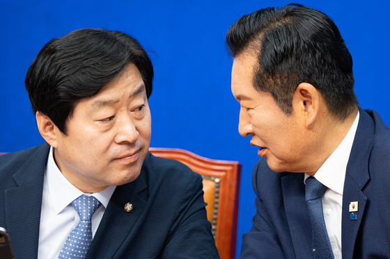 대화 나누는 정청래 대표와 황명선 최고위원