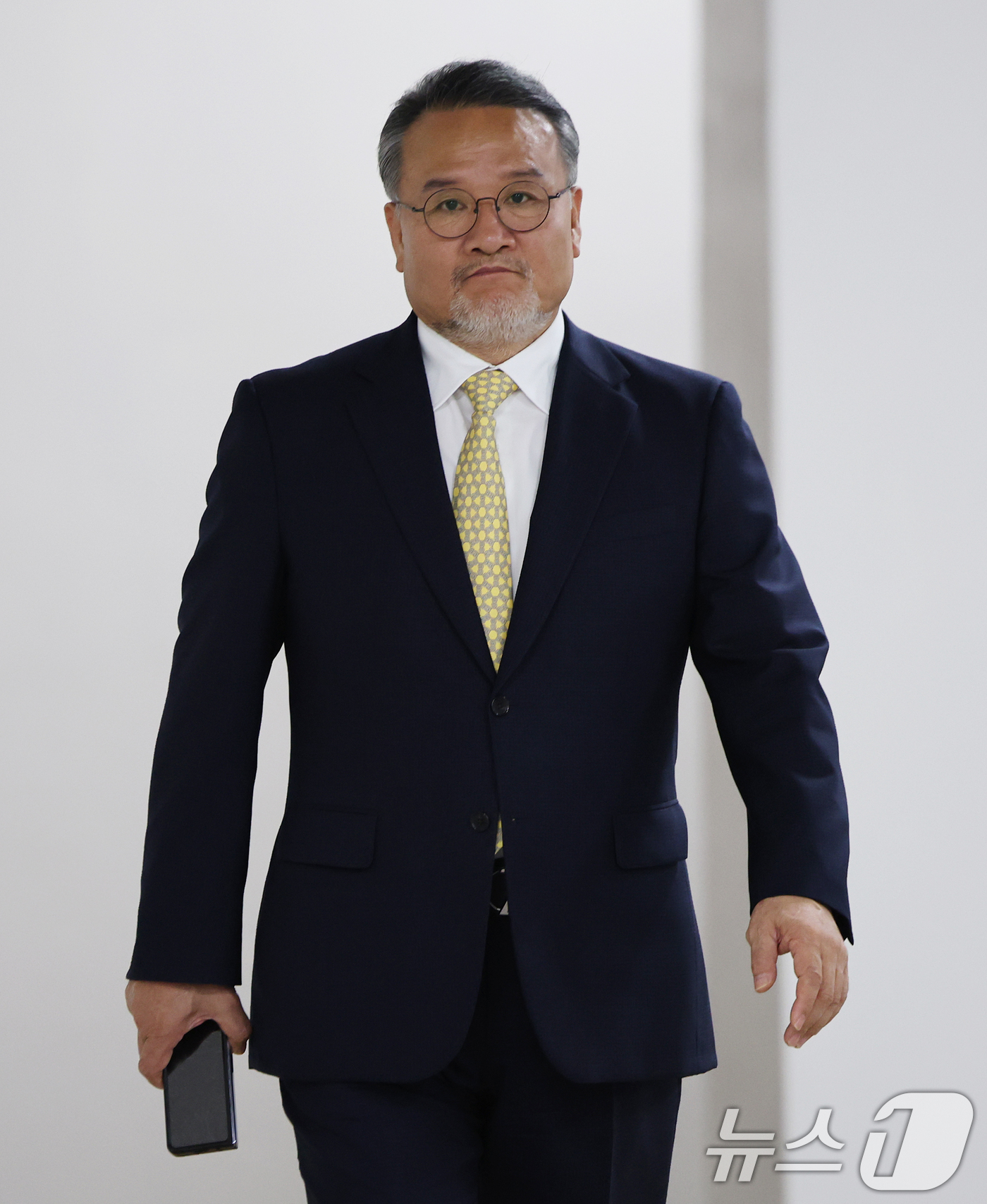 (서울=뉴스1) 오대일 기자 = '삼부토건 주가조작' 혐의를 받는 이일준 삼부토건 회장이 19일 서울 서초구 서울중앙지방법원에서 열린 자본시장과금융투자업에관한법률위반 공판에 출석하 …