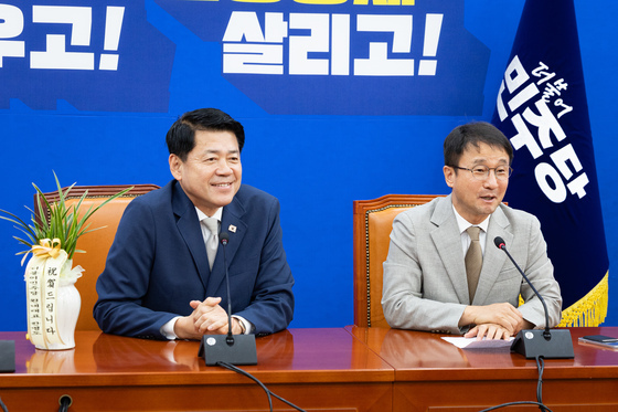 한병도 민주당 원내대표, 김준형 조국혁신당 원내대표 접견