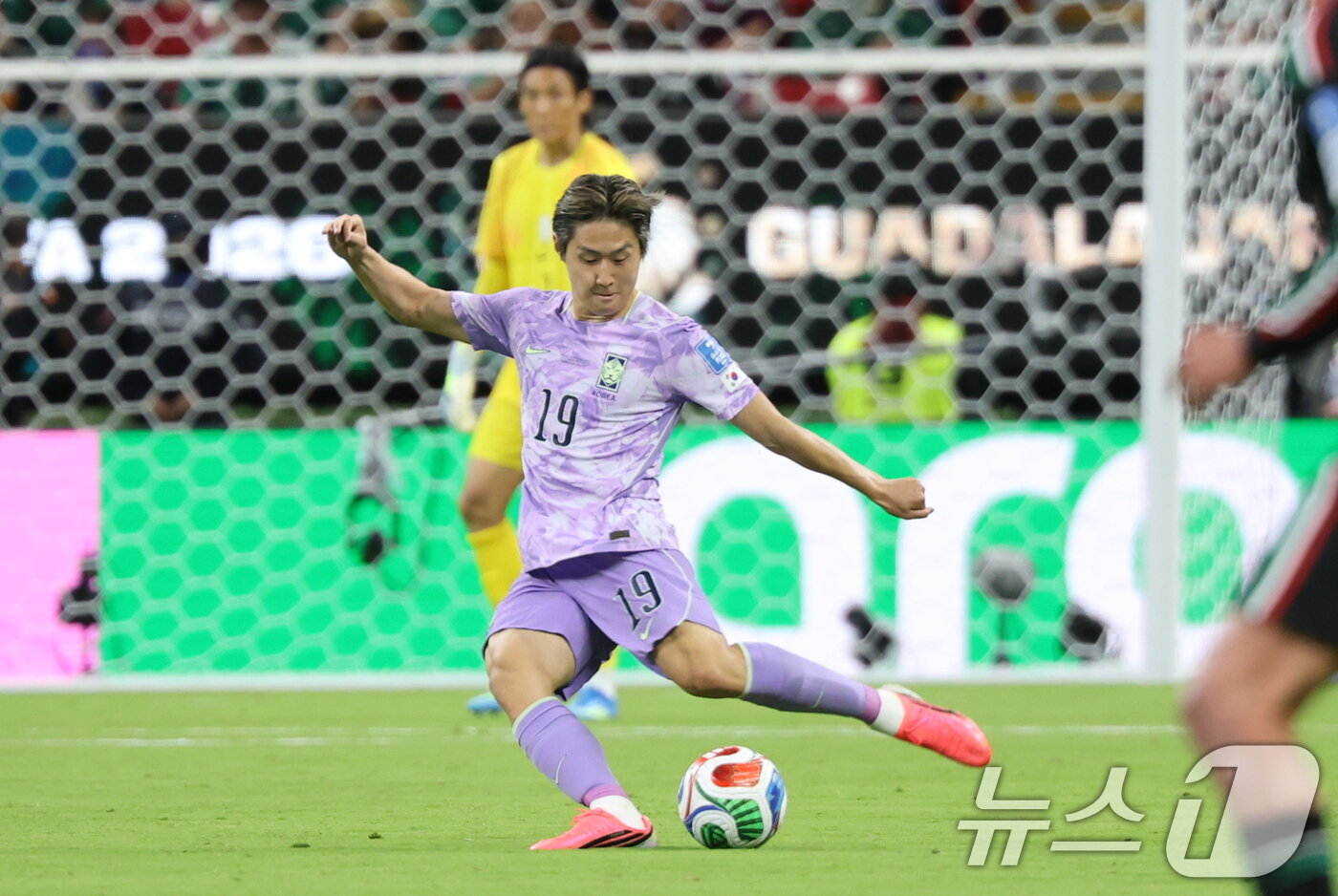 본문 이미지 - 대한민국 축구국가대표팀 이강인이 18일(현지시간) 멕시코 과달라하라 스타디움에서 열린 2026 북중미 월드컵 A조 조별리그 2차전 대한민국과 멕시코의 경기에서 슈팅을 하고 있다. 2026.6.12 ⓒ 뉴스1 박지혜 기자