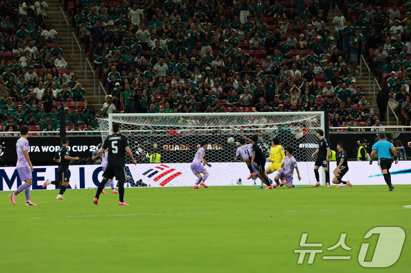 (과달라하라(멕시코)=뉴스1) 임세영 기자 = 멕시코 축구국가대표팀 루이스 로모가 18일(현지시간) 멕시코 과달라하라 스타디움에서 열린 2026 북중미 월드컵 A조 조별리그 2차전 …