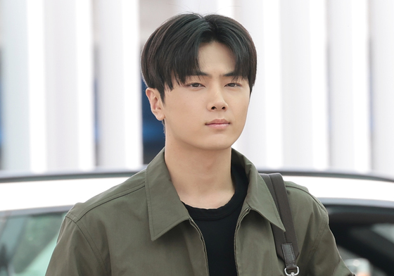 엔하이픈 제이, 출국