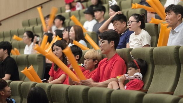 "2002년 감동, 아이들도 느꼈으면 좋겠어요" 천안서도 열띤 응원
