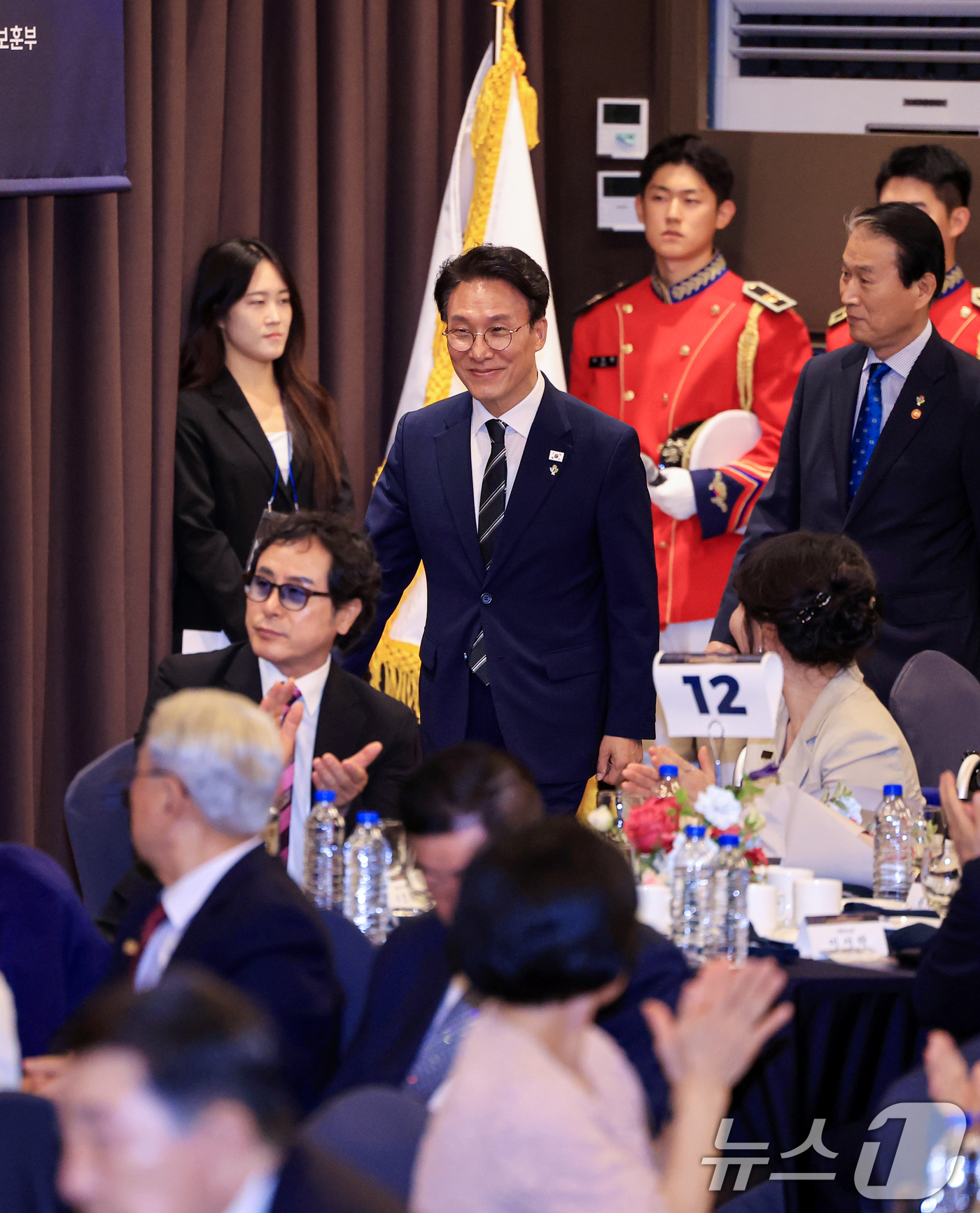 (서울=뉴스1) 이호윤 기자 = 김민석 국무총리가 19일 서울 용산구 전쟁기념관 피스앤파크 컨벤션에서 열린 2026년 호국보훈의 달 정부포상식에 참석하고 있다. 2026.6.19/ …
