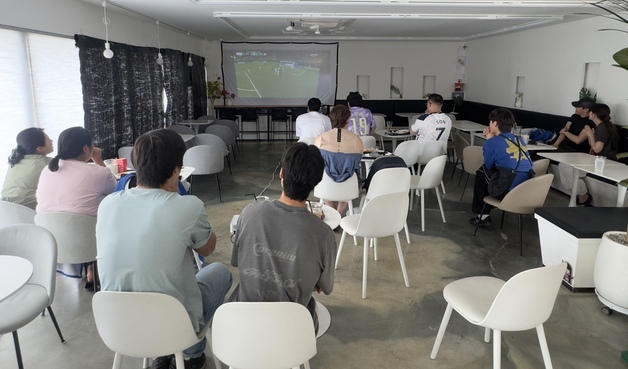 "치맥 대신 커피 마시며 응원" 울산시민들 일상 속 틈새 월드컵 관전