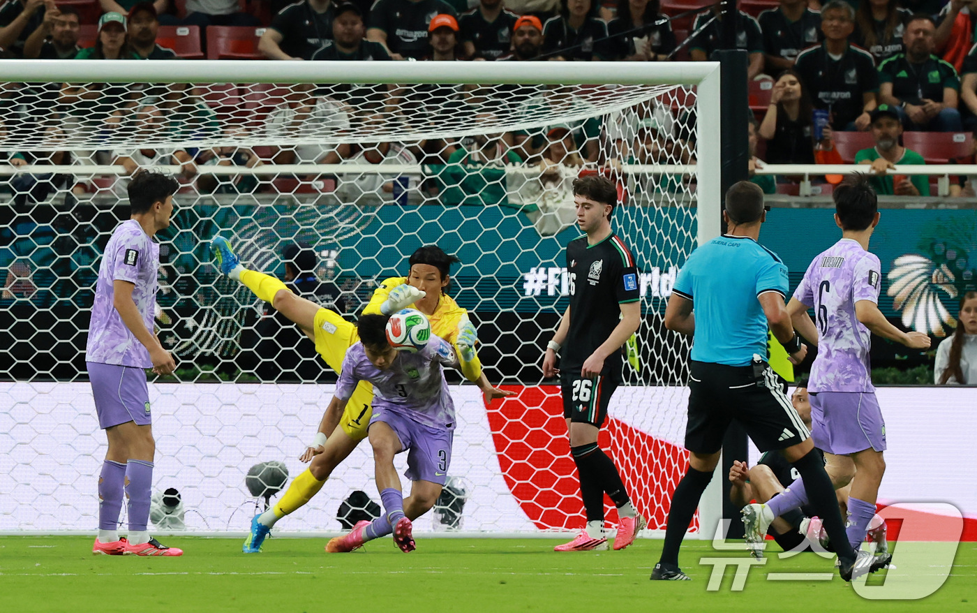 (과달라하라(멕시코)=뉴스1) 임세영 기자 = 대한민국 축구국가대표팀 김승규가 18일(현지시간) 멕시코 할리스코주 사포판 과달라하라 스타디움에서 열린 2026 북중미 월드컵 A조 …