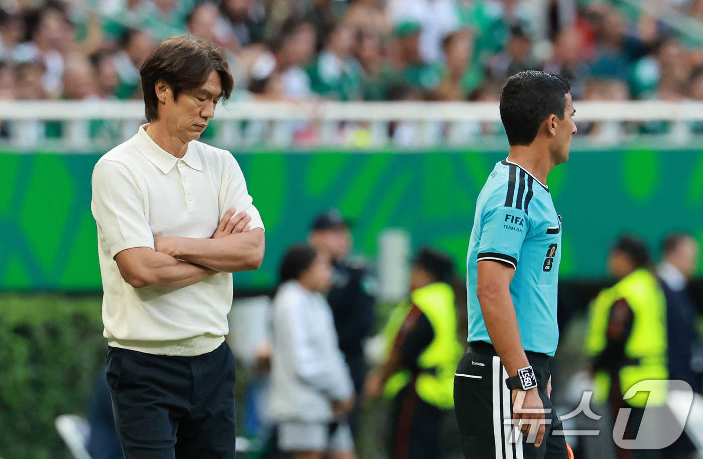 (과달라하라(멕시코)=뉴스1) 임세영 기자 = 홍명보 대한민국 축구국가대표팀 감독이 18일(현지시간) 멕시코 할리스코주 사포판 과달라하라 스타디움에서 열린 2026 북중미 월드컵 …