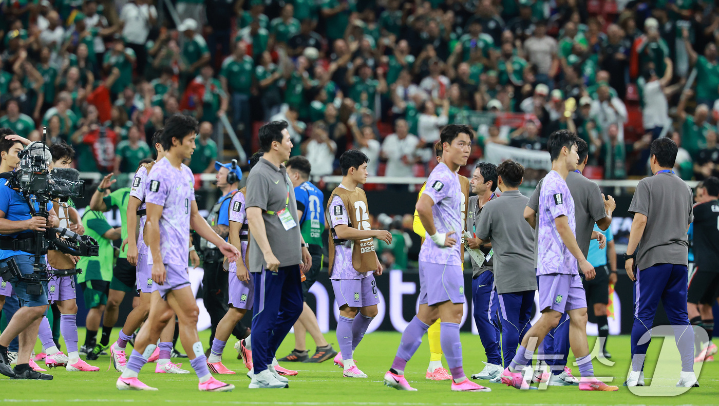 (과달라하라(멕시코)=뉴스1) 임세영 기자 = 대한민국 축구국가대표팀 선수들이 18일(현지시간) 멕시코 할리스코주 사포판 과달라하라 스타디움에서 2026 북중미 월드컵 A조 조별리 …