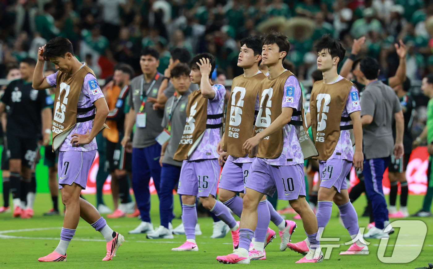 (과달라하라(멕시코)=뉴스1) 임세영 기자 = 대한민국 축구국가대표팀 손흥민을 비롯한 선수들이 18일(현지시간) 멕시코 할리스코주 사포판 과달라하라 스타디움에서 열린 2026 북중 …