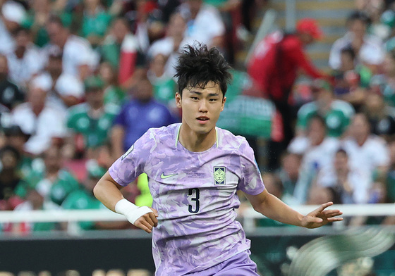 패스 받아내는 이기혁