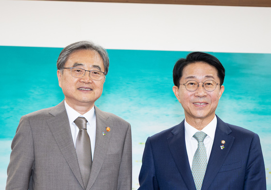 조현 외교부 장관 접견하는 조정식 국회의장