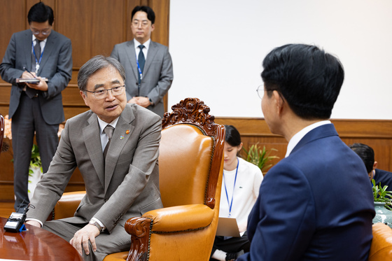 조정식 국회의장 예방하는 조현 외교부 장관