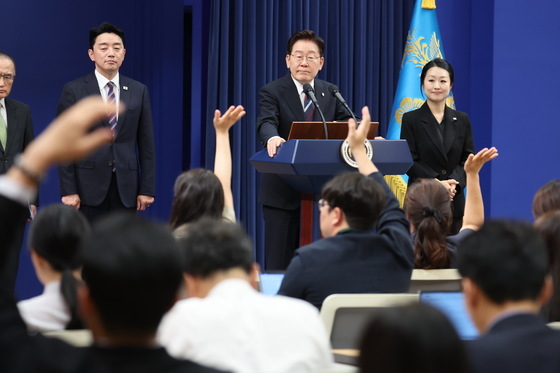 직접 순방 결과 질문받는 이재명 대통령