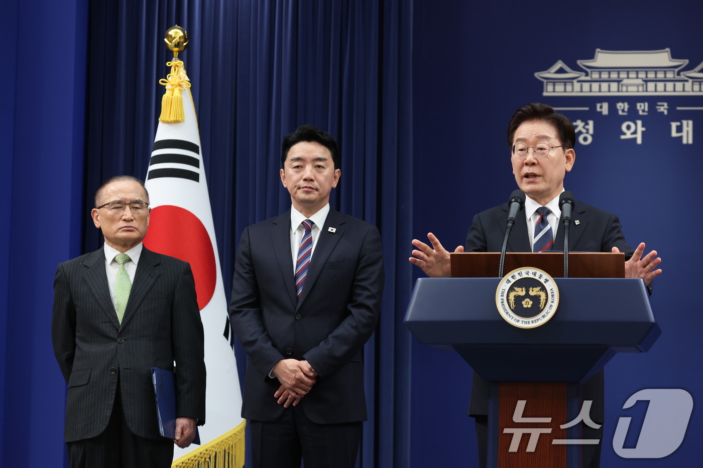 (서울=뉴스1) 이재명 기자 = 이재명 대통령이 19일 청와대 춘추관에서 열린 유럽·G7 순방 결과 브리핑에서 취재진 질문에 답변하고 있다. 2026.6.19/뉴스1