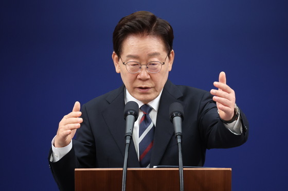 李대통령 "선관위 근본적 개혁 필요…원포인트 개헌이라도 해야"(종합)