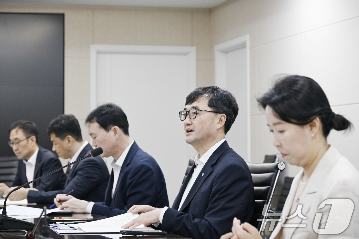 (서울=뉴스1) = 임기근 기획예산처 차관이 19일 오후 서울 중구 한국재정정보원에서 열린 '재정운용 분야 정상화 전담반 2차 회의'를 주재하고 있다. (기획예산처 제공. 재판매 …