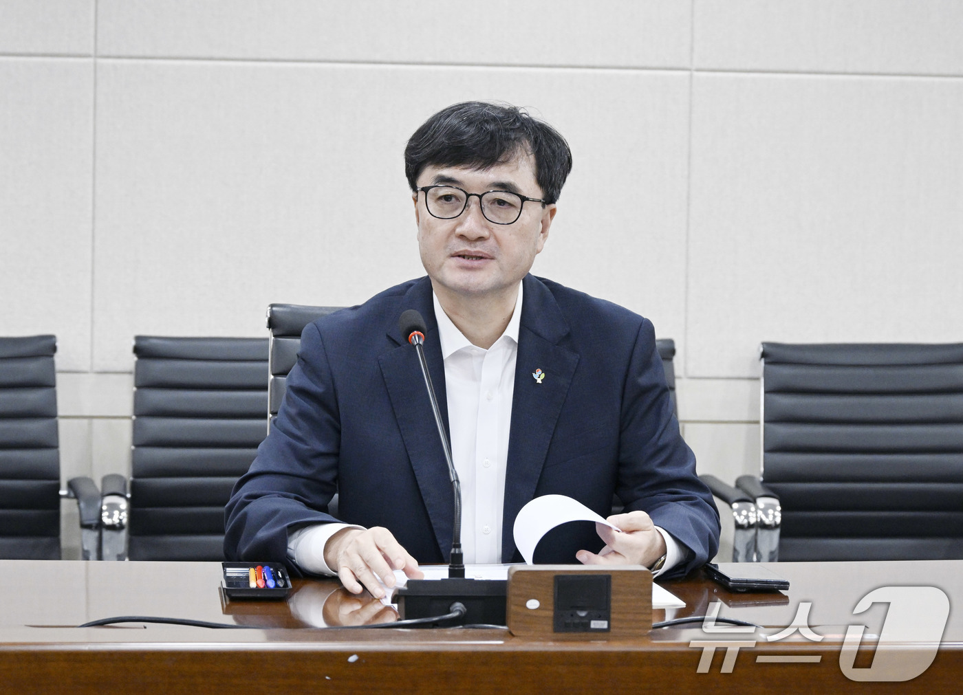 (서울=뉴스1) = 임기근 기획예산처 차관이 19일 오후 서울 중구 한국재정정보원에서 열린 '재정운용 분야 정상화 전담반 2차 회의'를 주재하고 있다. (기획예산처 제공. 재판매 …