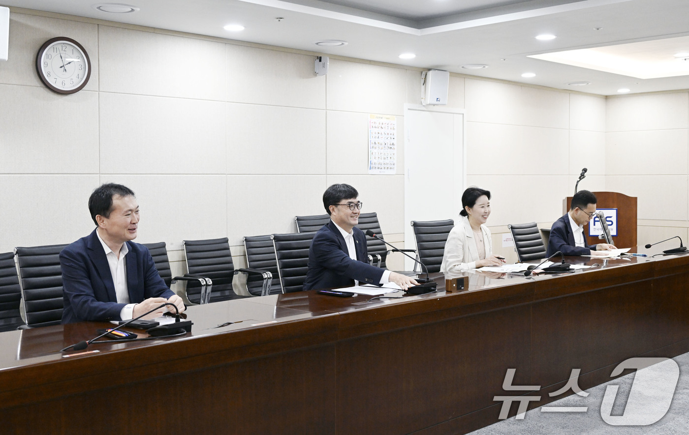 (서울=뉴스1) = 임기근 기획예산처 차관이 19일 오후 서울 중구 한국재정정보원에서 열린 '재정운용 분야 정상화 전담반 2차 회의'를 주재하고 있다. (기획예산처 제공. 재판매 …