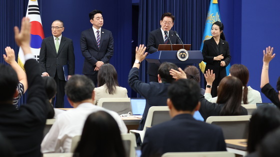 李대통령 "트럼프, 北과 대화 생각 있어…북핵 현실적 저지 어렵다"(종합)