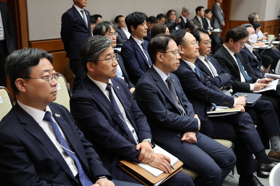 이재명 대통령 브리핑 배석한 靑 참모진
