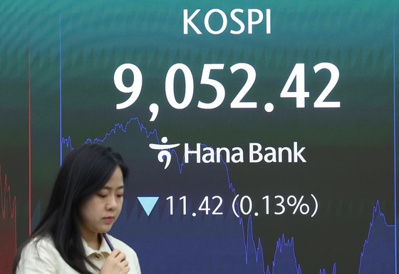 코스피, 소폭 하락 9천선 턱걸이