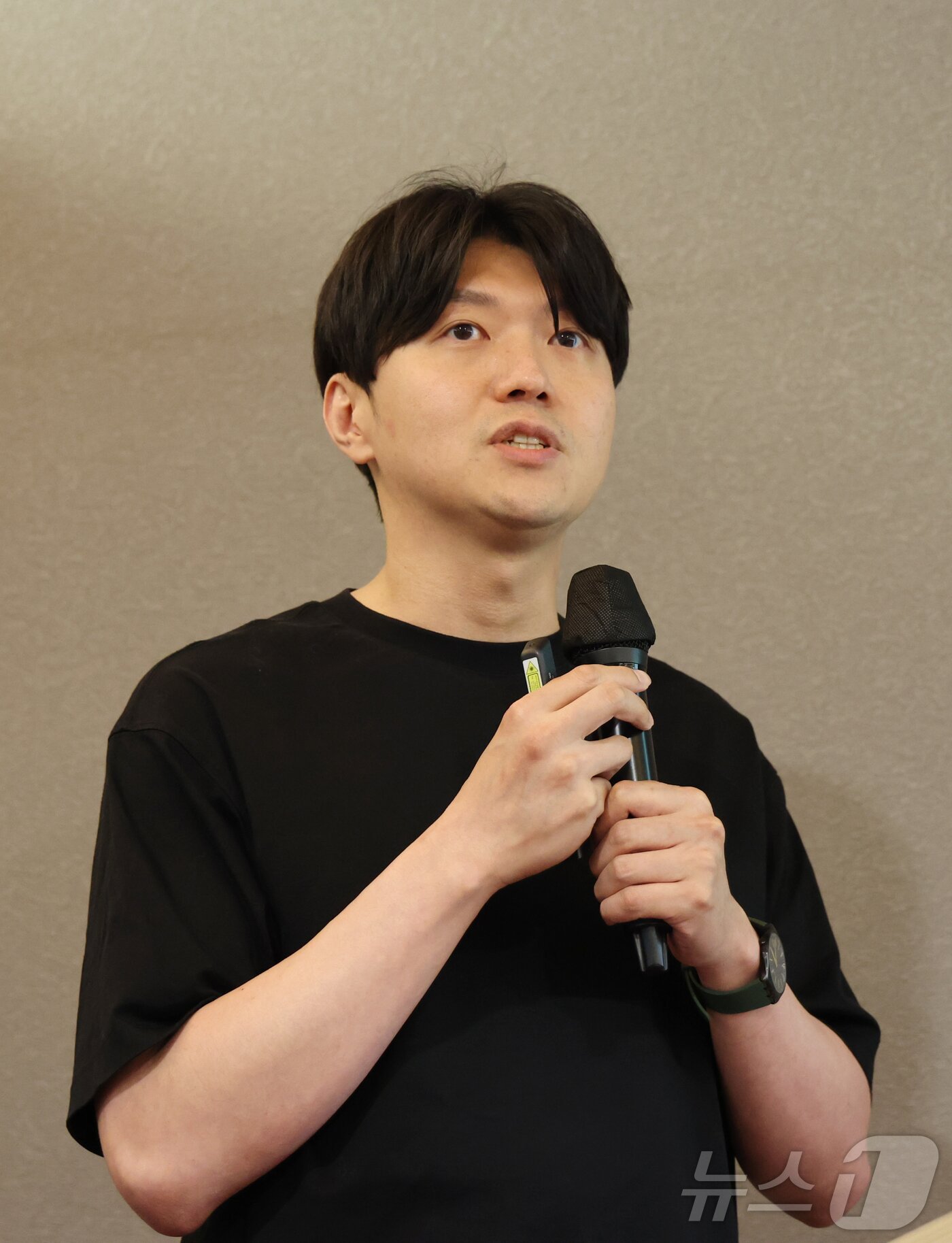 본문 이미지 - 강승록 모모그룹 이사가 19일 경기 성남시 분당구 판교스타트업캠퍼스에서 열린 '반려동물 산업 육성 협의회 제20회 IR(기업설명회) 데이'에서 고양이 신장병 연구 전문가 그룹인 그레이코트 리서치(Greycoat Research)를 중심으로 구축한 제품·데이터·AI 기반 서비스 전략을 소개하고 있다. 2026.6.19 ⓒ 뉴스1 김영운 기자