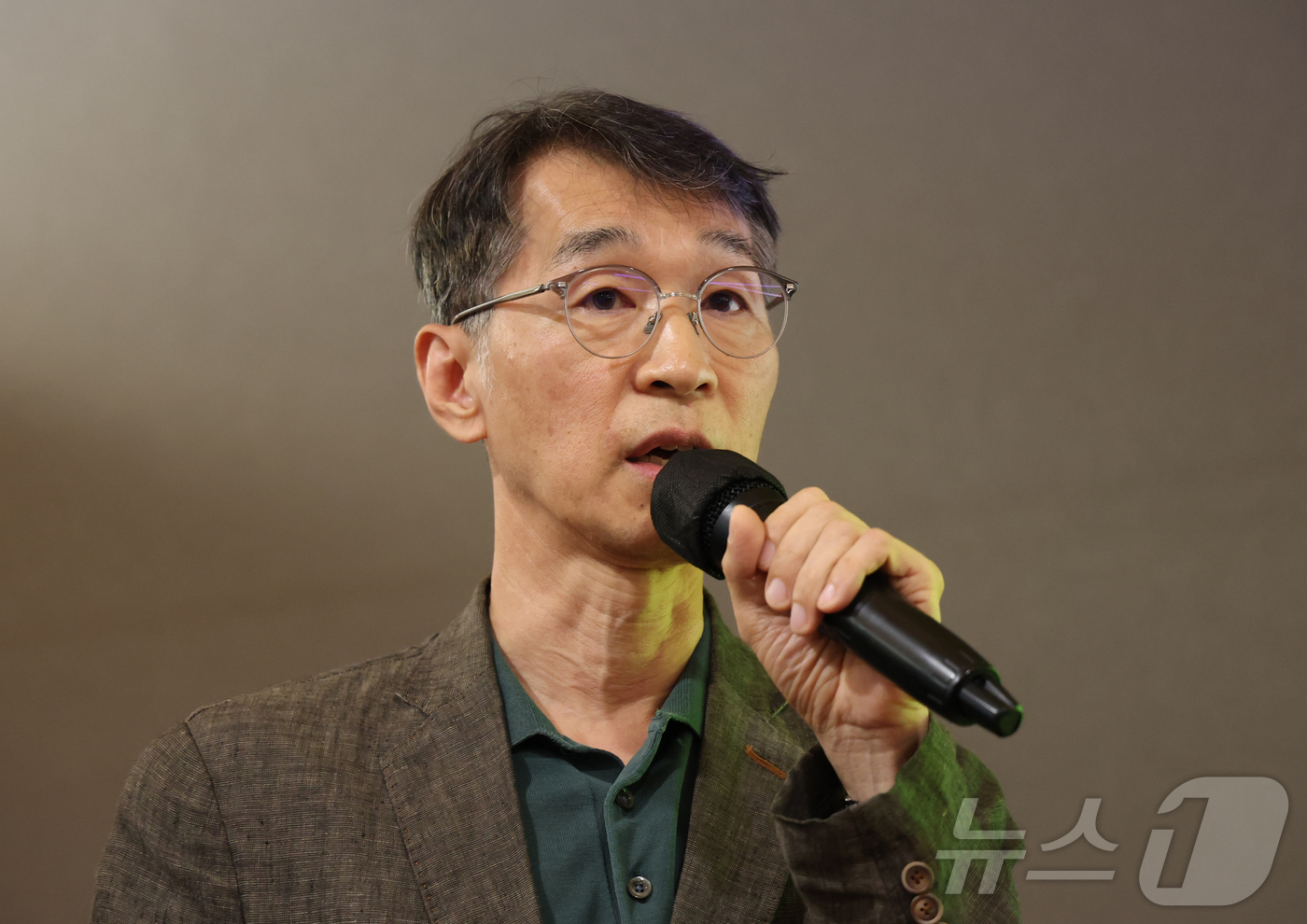 (성남=뉴스1) 김영운 기자 = 이경호 오가노플로라 대표가 19일 경기 성남시 분당구 판교스타트업캠퍼스에서 열린 '반려동물 산업 육성 협의회 제20회 IR(기업설명회) 데이'에서 …