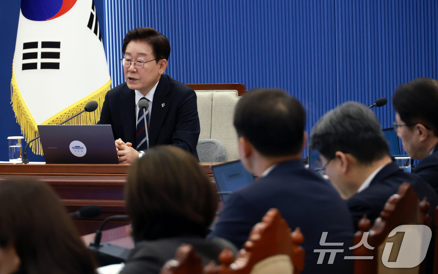 (서울=뉴스1) 이재명 기자 = 이재명 대통령이 19일 청와대에서 열린 수석보좌관회의에서 발언하고 있다. (청와대통신사진기자단) 2026.6.19/뉴스1