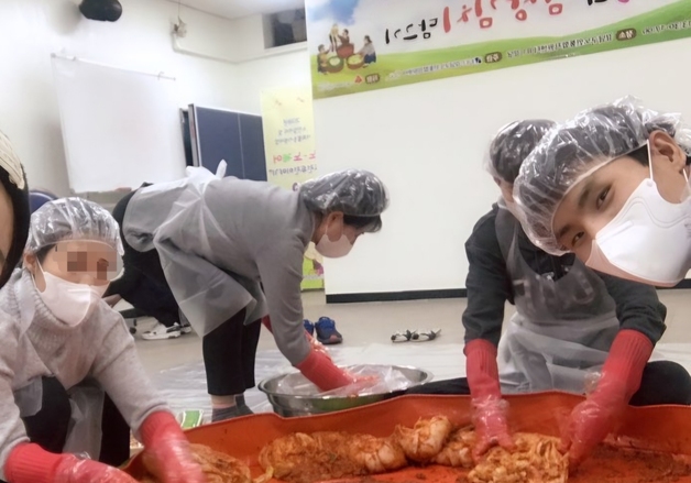 은행원이 된 탈북민…"정착은 오묘한 단어"[경계를 건넌 사람들]