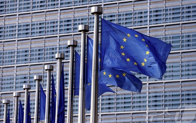 EU, 대러 제재 처음 1년 연장…'어깃장' 오르반 총리 퇴임 효과