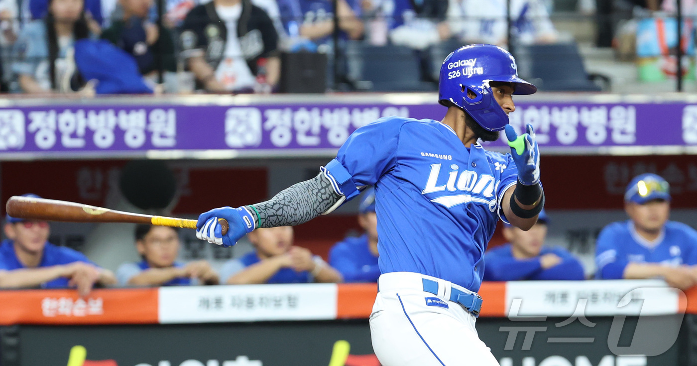 (대전=뉴스1) 김기남 기자 = 19일 대전 한화생명볼파크에서 열린 2026 신한 SOL KBO리그 삼성 라이온즈와 한화 이글스의 경기에서 3회초 삼성 디아즈가 역전 1타점 안타를 …