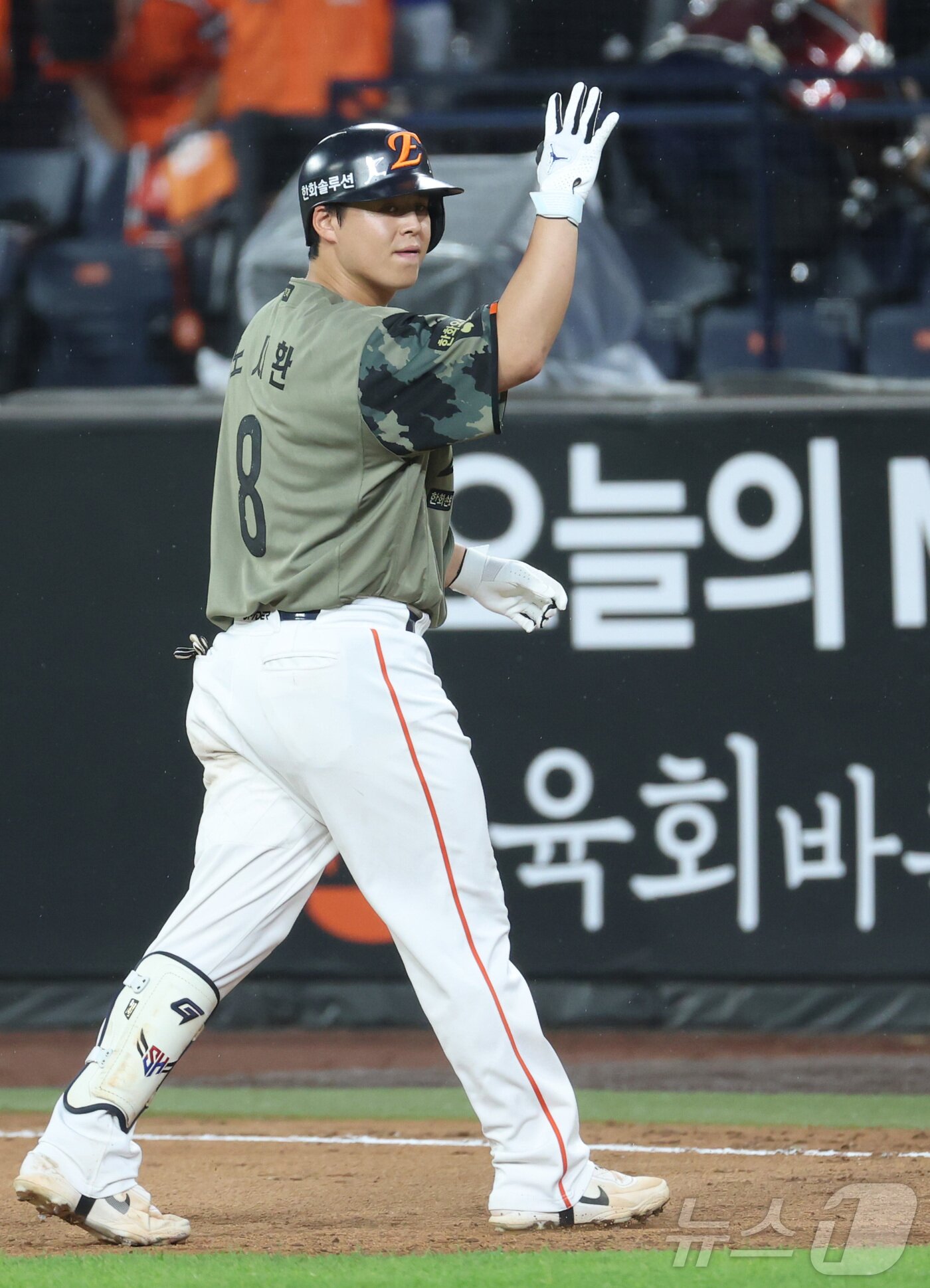 본문 이미지 - 19일 대전 한화생명볼파크에서 열린 2026 신한 SOL KBO리그 삼성 라이온즈와 한화 이글스의 경기에서 6회말 한화 노시환이 무사 1,2루에서 동점 안타를 치고 있다. 2026.6.19 ⓒ 뉴스1 김기남 기자