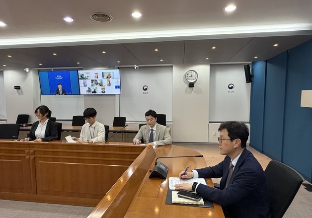 외교부, '호르무즈 해협 통항' 유관 공관과 화상회의 개최