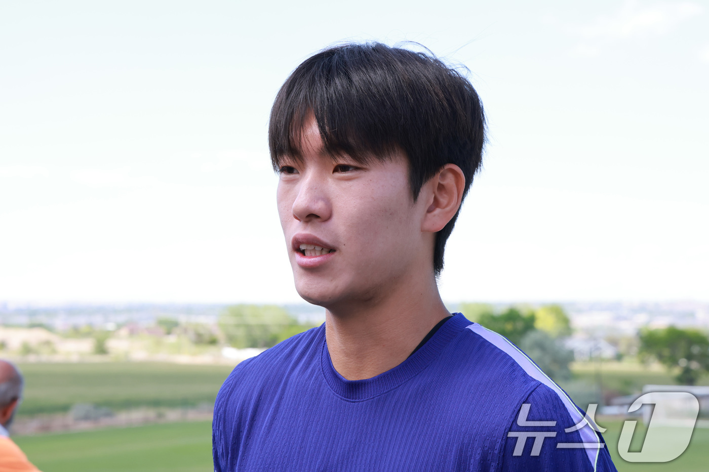 (헤리먼(유타주)=뉴스1) 임세영 기자 = 대한민국 축구대표팀 조위제가 1일(현지시간) 미국 유타주 헤리먼에 위치한 자이언스뱅크 트레이닝센터에서 훈련에 앞서 인터뷰를 하고 있다.조 …