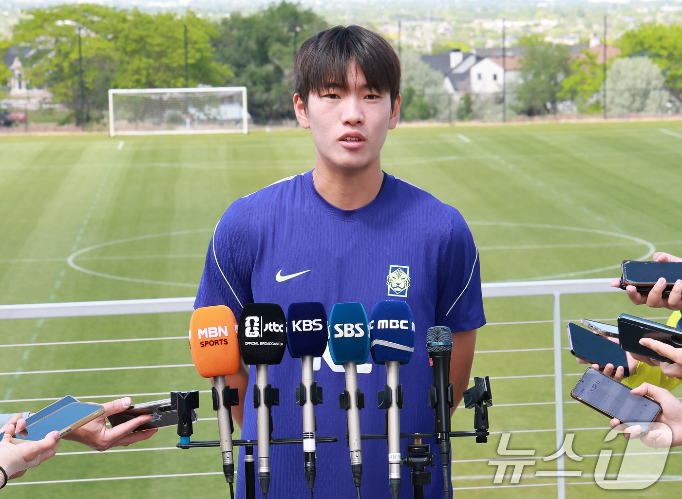 (헤리먼(유타주)=뉴스1) 임세영 기자 = 대한민국 축구대표팀 조위제가 1일(현지시간) 미국 유타주 헤리먼에 위치한 자이언스뱅크 트레이닝센터에서 훈련에 앞서 인터뷰를 하고 있다.조 …