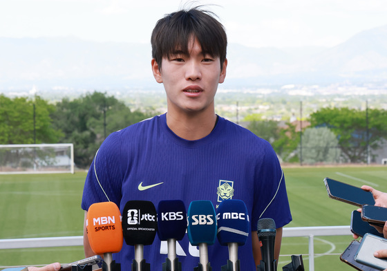 취재진 앞에 선 조위제