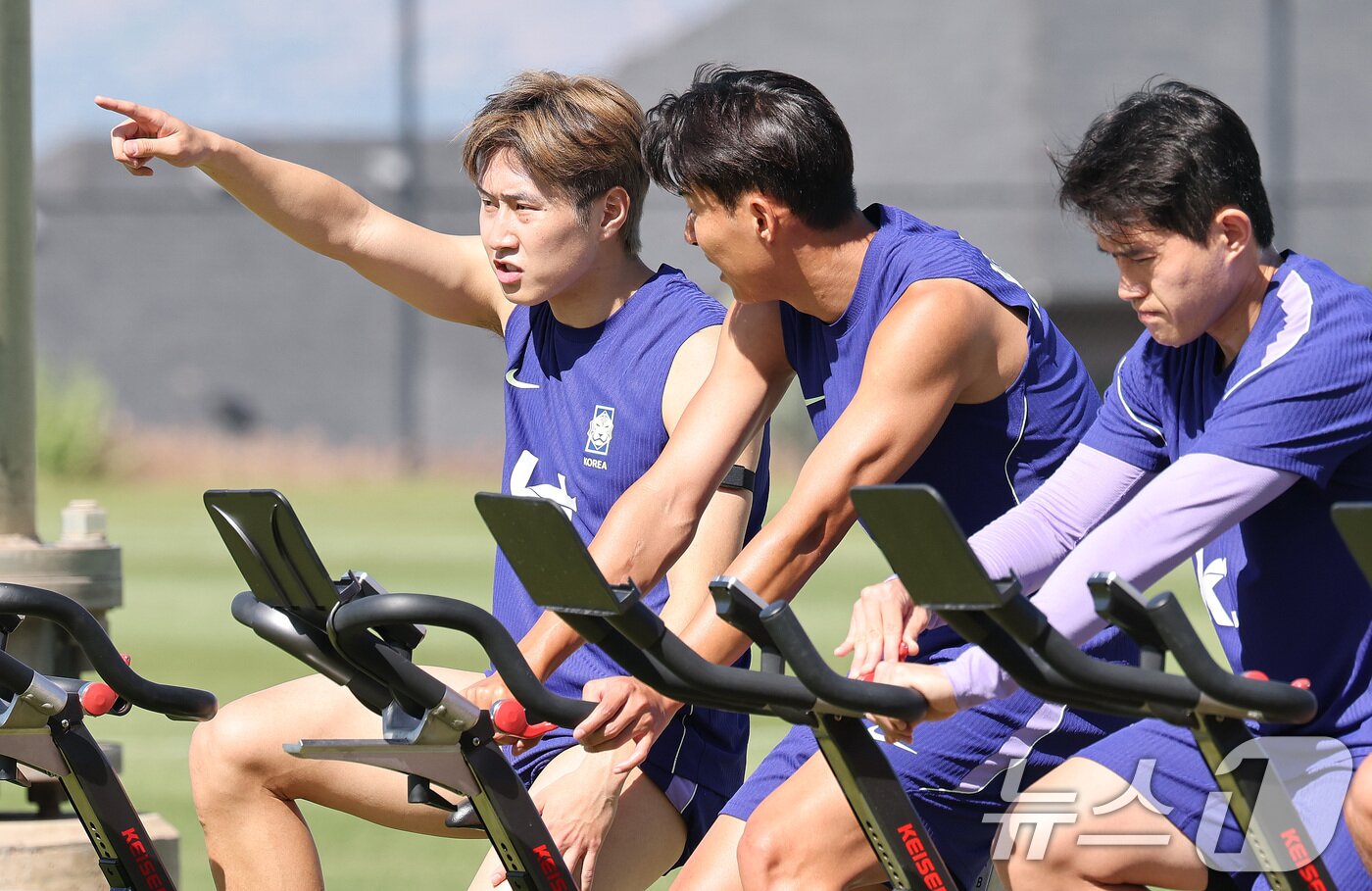 본문 이미지 - 대한민국 축구대표팀 이강인(왼쪽부터), 손흥민, 이동경이 1일(현지시간) 미국 유타주 헤리먼에 위치한 자이언스뱅크 트레이닝센터에서 훈련을 하고 있다. 2026.6.2 ⓒ 뉴스1 임세영 기자