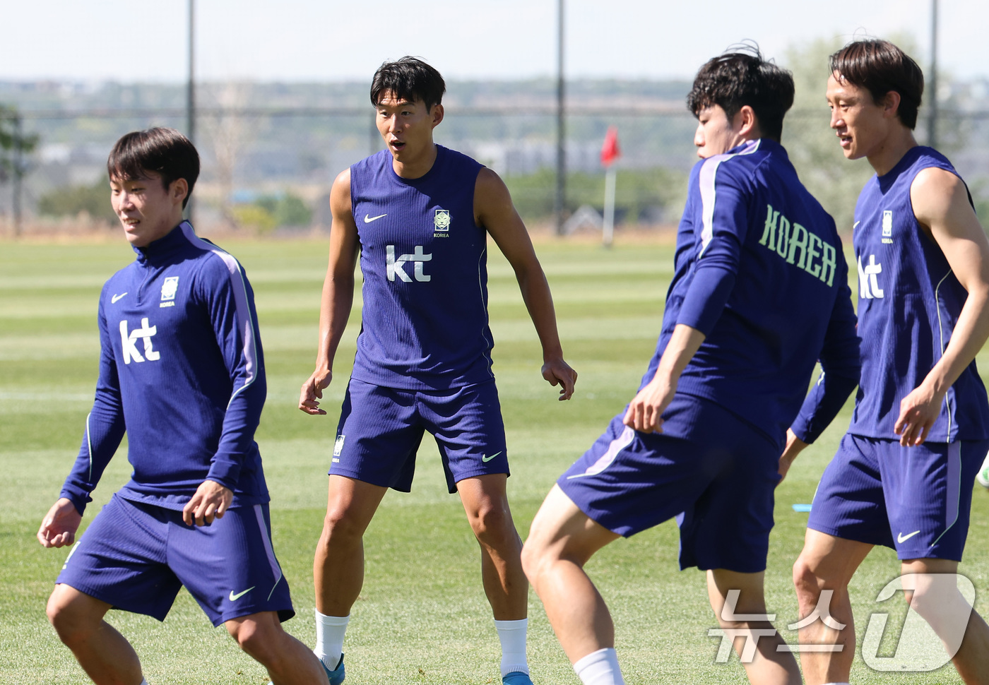 (헤리먼(유타주)=뉴스1) 임세영 기자 = 대한민국 축구대표팀 손흥민이 1일(현지시간) 미국 유타주 헤리먼에 위치한 자이언스뱅크 트레이닝센터에서 훈련을 하고 있다. 2026.6.2 …