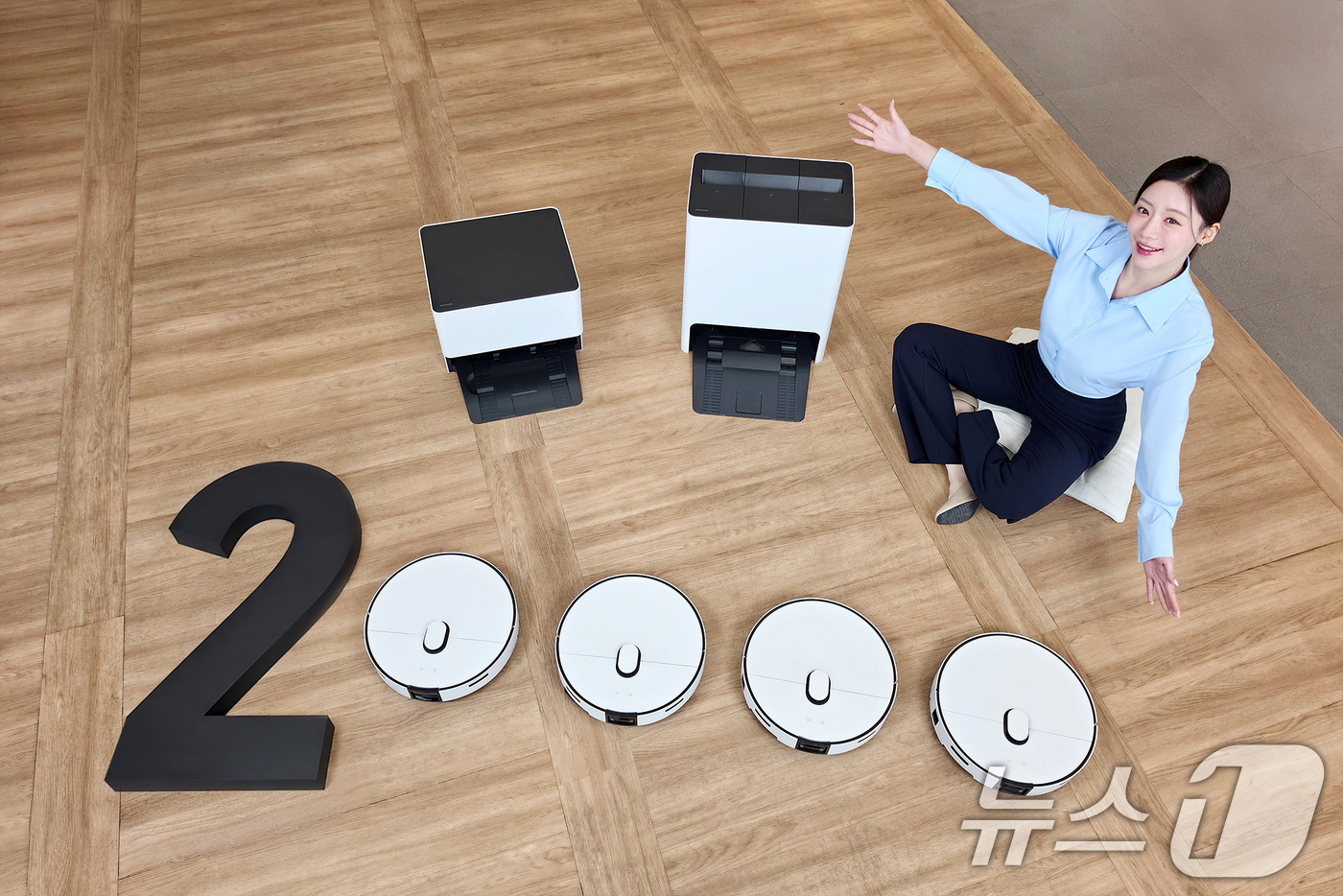 (서울=뉴스1) = 삼성전자는 '비스포크 AI 스팀' 로봇청소기가 지난 달 월 판매량 2만 대를 처음으로 돌파했다고 2일 밝혔다. 이는 전년 동기 대비 판매량이 약 60% 성장한 …