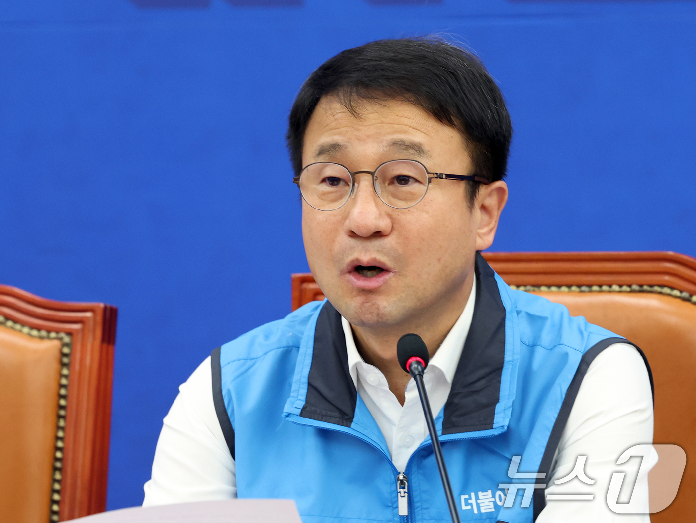 (서울=뉴스1) 황기선 기자 = 한병도 더불어민주당 원내대표가 2일 오전 서울 여의도 국회에서 열린 원내대책회의에서 모두발언을 하고 있다. 2026.6.2/뉴스1