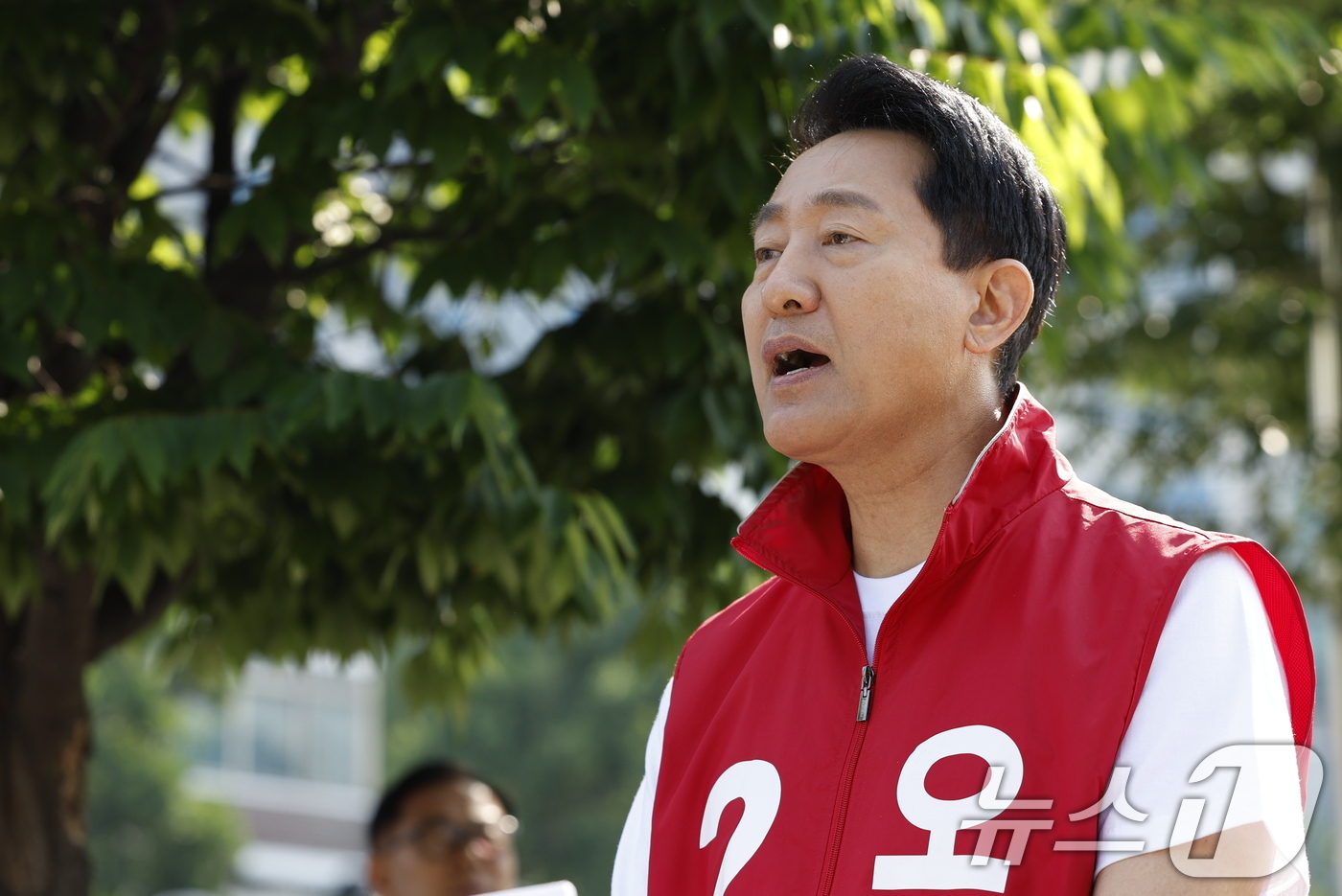 (서울=뉴스1) 박정호 기자 = 오세훈 국민의힘 서울시장 후보가 2일 오전 서울 용산구 효창공원역 앞에서 대국민호소문을 발표하고 있다. 2026.6.2/뉴스1