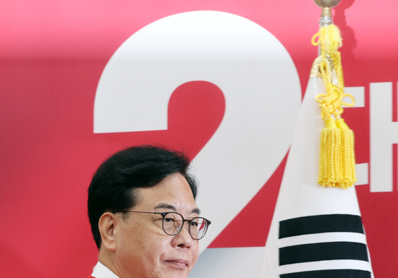 단상으로 향하는 송언석 원내대표