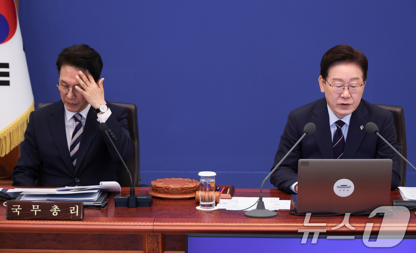 (서울=뉴스1) 이재명 기자 = 이재명 대통령이 2일 청와대에서 열린 제24회 국무회의 겸 제11차 비상경제점검회의에서 발언을 하고 있다. (청와대통신사진기자단) 2026.6.2/ …
