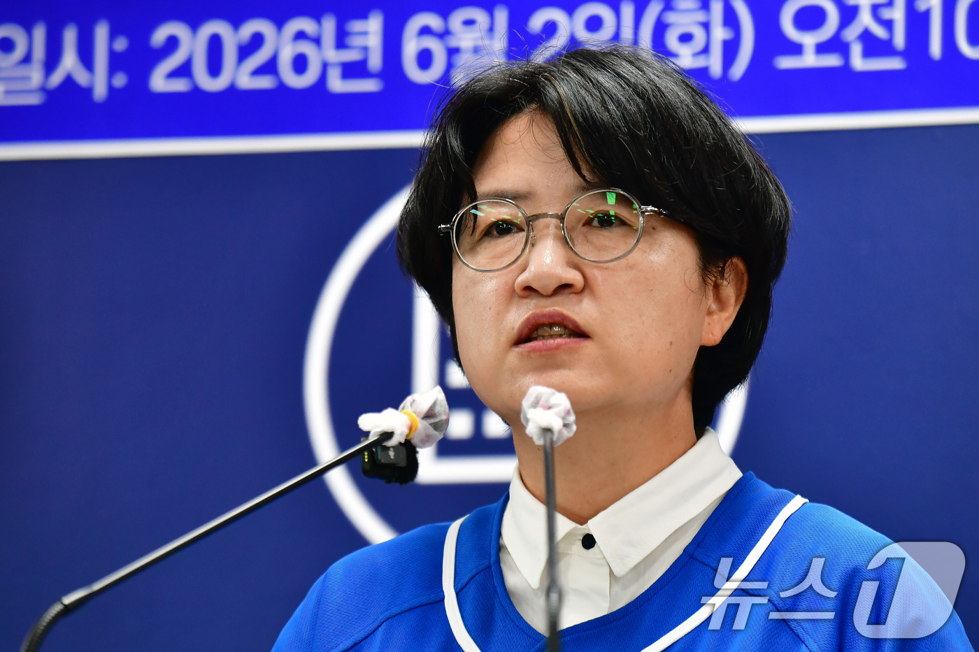 (포항=뉴스1) 최창호 기자 = 박희정 더불어민주당 포항시장 후보가 2일 포항시청 브리핑룸에서 기자회견으로 지지를 호소하고 있다.박 후보는 "시민이 함께하신다면 못할 일은 없다. …