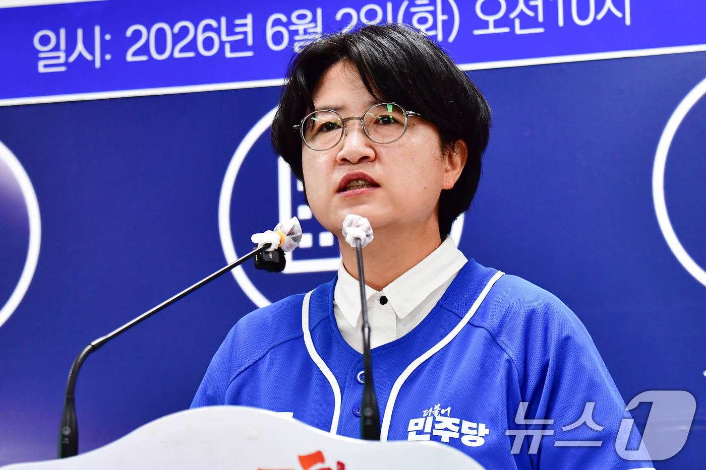 (포항=뉴스1) 최창호 기자 = 박희정 더불어민주당 포항시장 후보가 2일 포항시청 브리핑룸에서 기자회견으로 지지를 호소하고 있다.박 후보는 "시민이 함께하신다면 못할 일은 없다. …