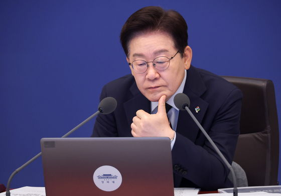 李대통령 "규칙 어겨 돈 버는 행위, 엄정 제재해야…소매치기랑 뭐가 다르나"