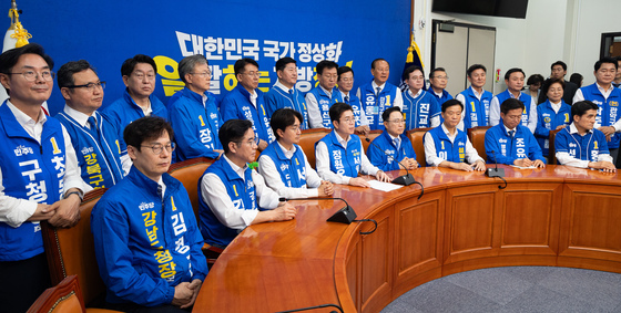 민주당 서울 정원오 시장 후보와 구청장 후보 합동 기자회견 '투표 참여 독려'